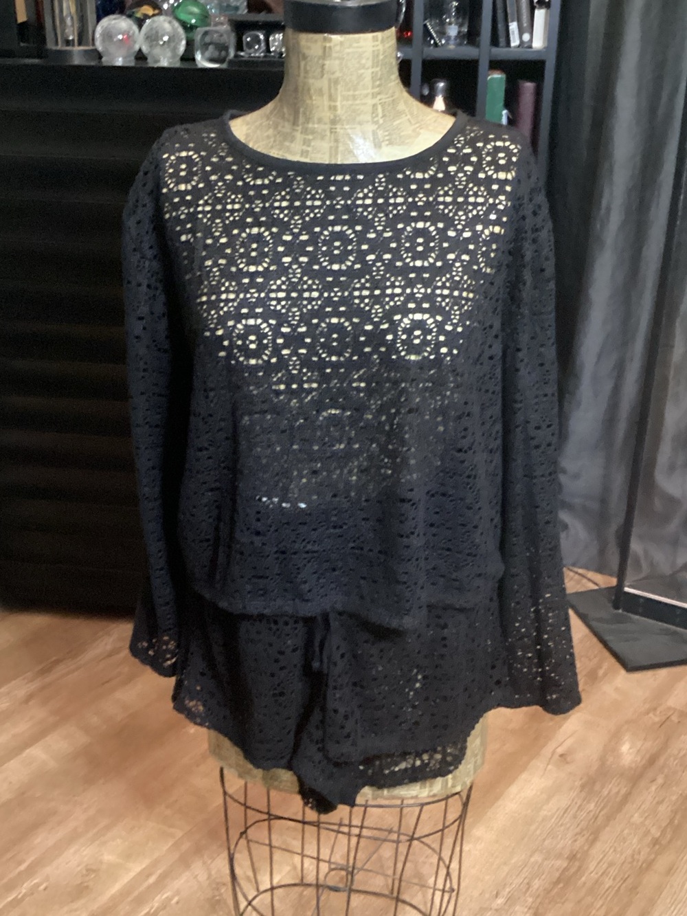 2pc Black Eyelet Top & Drawstring shorts - great swimsuit coverup - size L